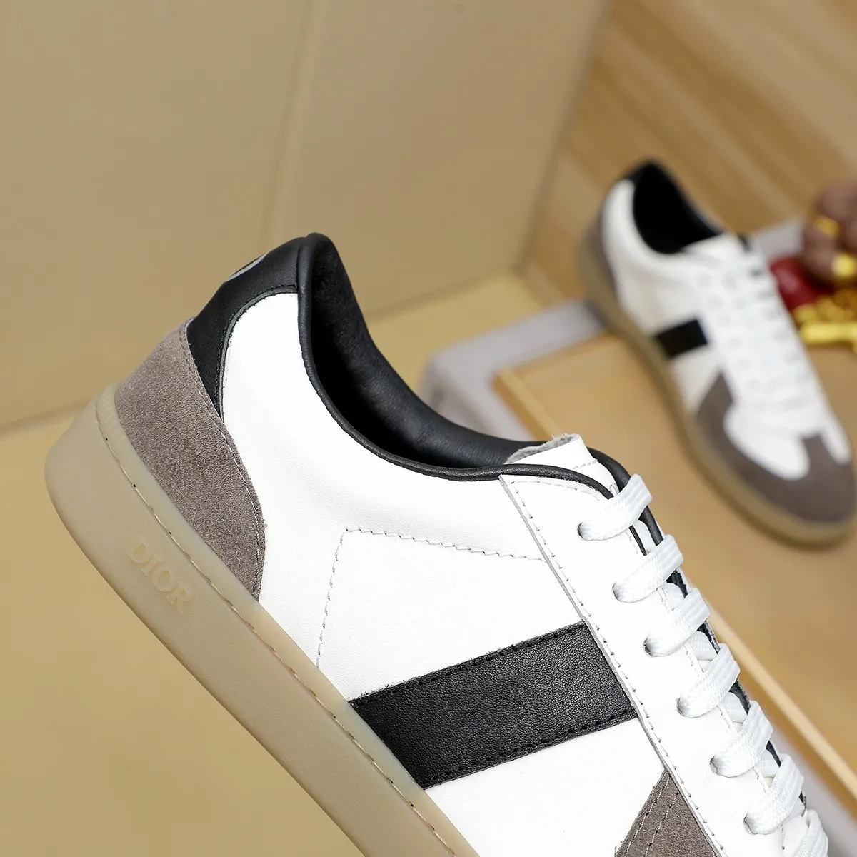 Men's clothing and shoes 💰540 💰🔥[Dior] High-end top-notch 🔝 purchasing agent 🔍🔍The latest 🇺🇸 counters are on sale simultaneously, original Italian calfskin (high-end, extravagance, and grade) with exquisite workmanship (cowhide Inner lining) Sole: Original sole provided by the original factory ⚠️Outsole. Comfortable, wear-resistant, non-slip, real-life photo🎬The real thing is more beautiful🔍Color: 4 colors available💕💕Number of yards: 39-44...